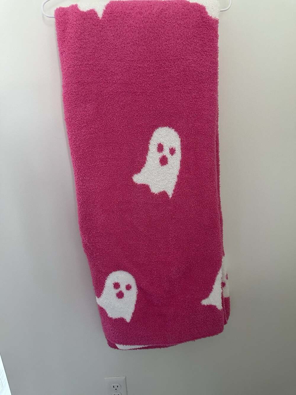 Cupcakes and Cashmere Pink White Ghost Halloween Plush Fuzzy Blanket Soft Throw